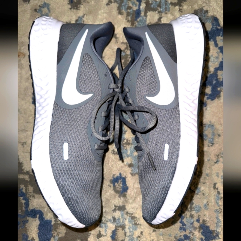 New Grey Nike Sneakers Size 7.5 Mens